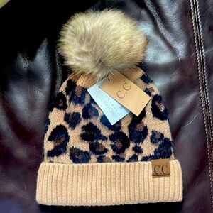 NWT: Super soft, stylish winter hat with Leopard print and faux fur pom pom.